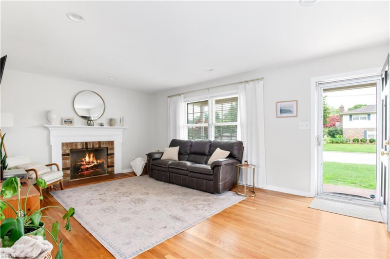 Photo 16 of 38 residential for sale in Newport News virginia