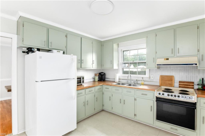 Photo 17 of 38 residential for sale in Newport News virginia