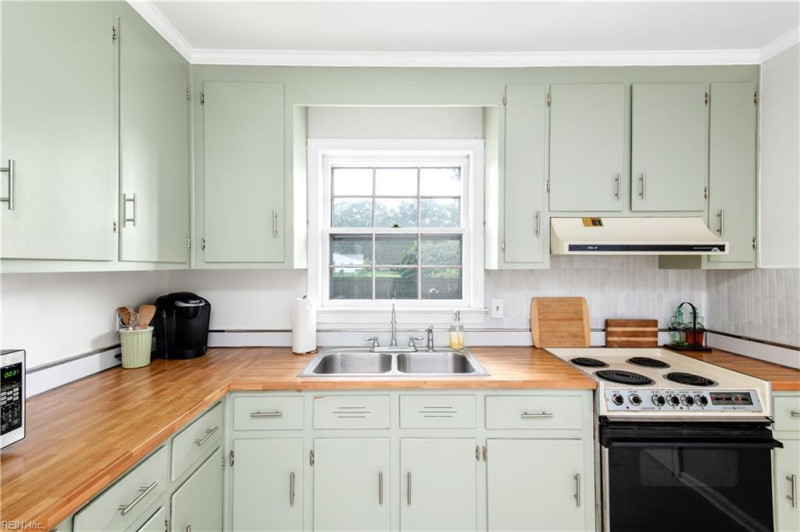 Photo 18 of 38 residential for sale in Newport News virginia