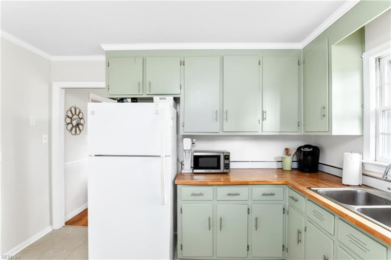 Photo 19 of 38 residential for sale in Newport News virginia