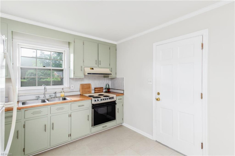 Photo 20 of 38 residential for sale in Newport News virginia