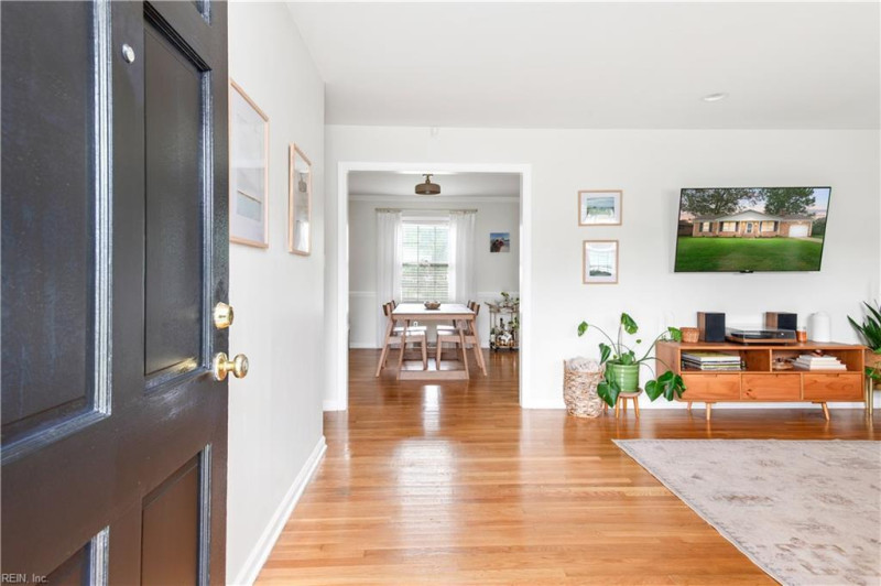 Photo 8 of 38 residential for sale in Newport News virginia