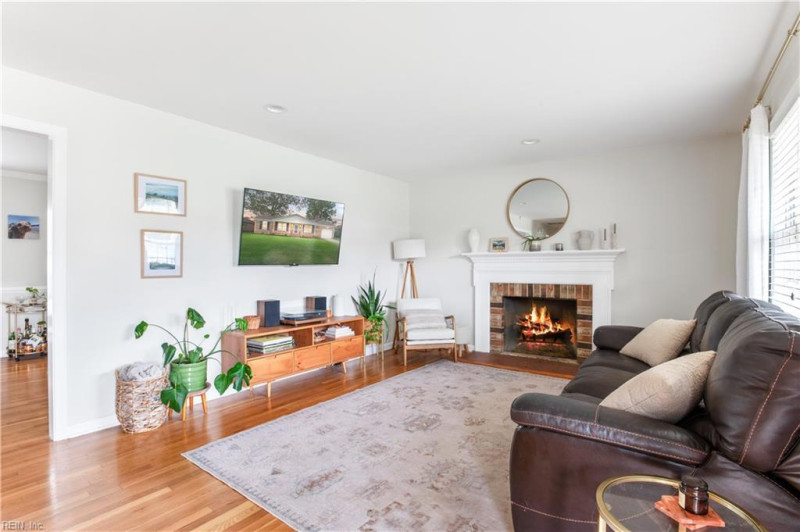 Photo 9 of 38 residential for sale in Newport News virginia