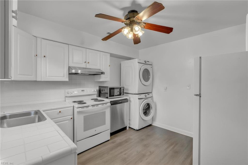Photo 11 of 38 residential for sale in Norfolk virginia
