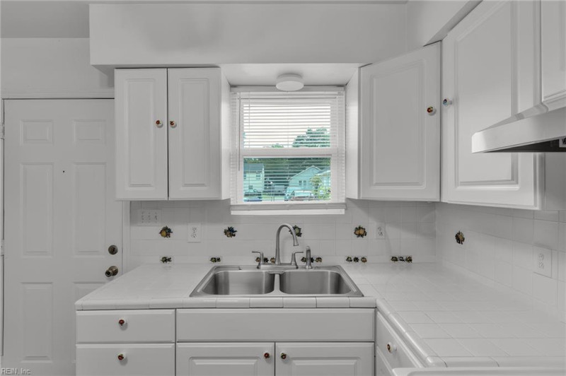 Photo 12 of 38 residential for sale in Norfolk virginia