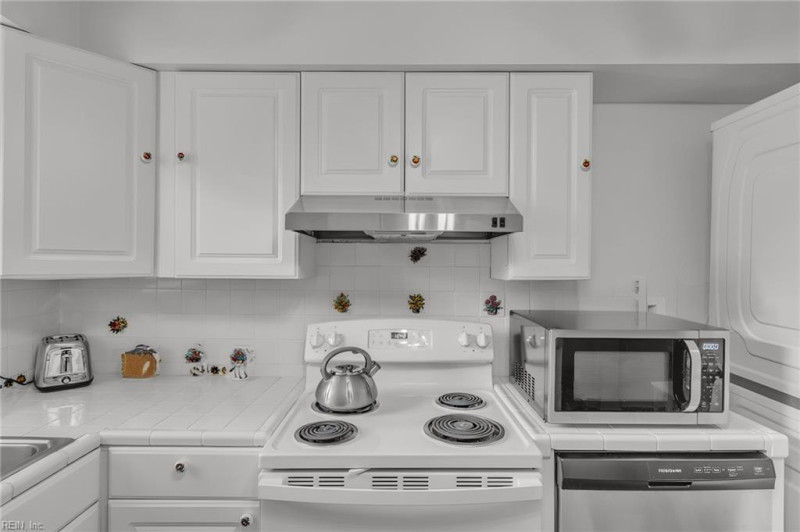 Photo 13 of 38 residential for sale in Norfolk virginia