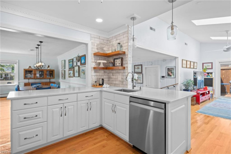 Photo 13 of 40 residential for sale in Virginia Beach virginia