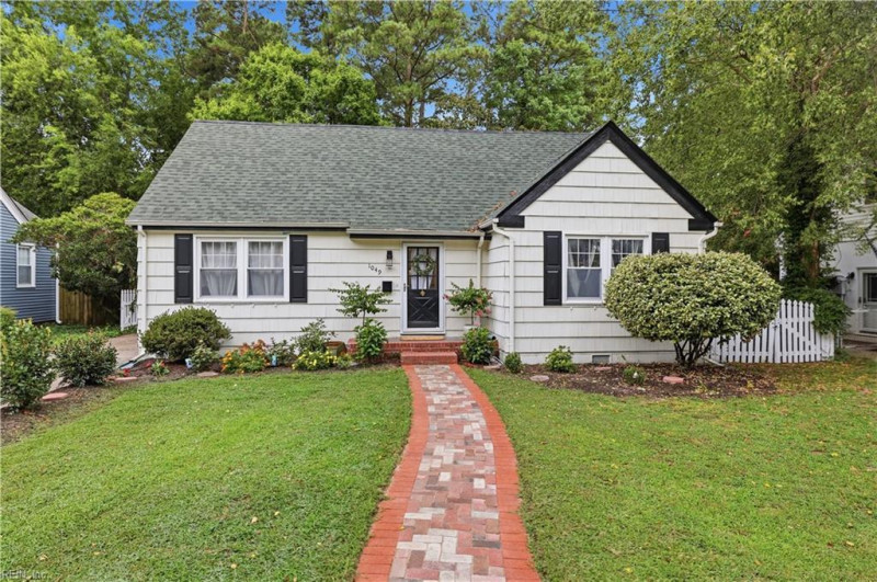 Photo 1 of 48 residential for sale in Norfolk virginia