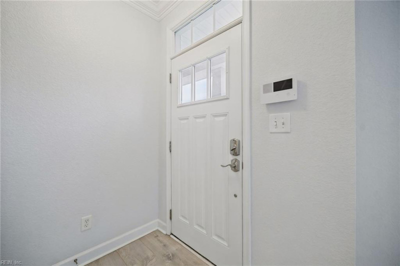 Photo 4 of 26 residential for sale in Chesapeake virginia