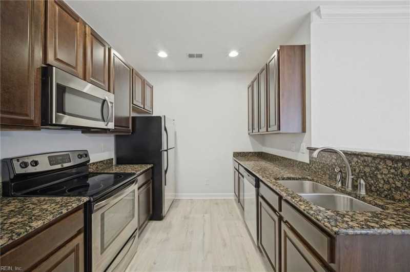 Photo 7 of 26 residential for sale in Chesapeake virginia