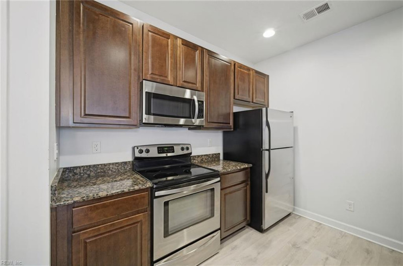 Photo 9 of 26 residential for sale in Chesapeake virginia