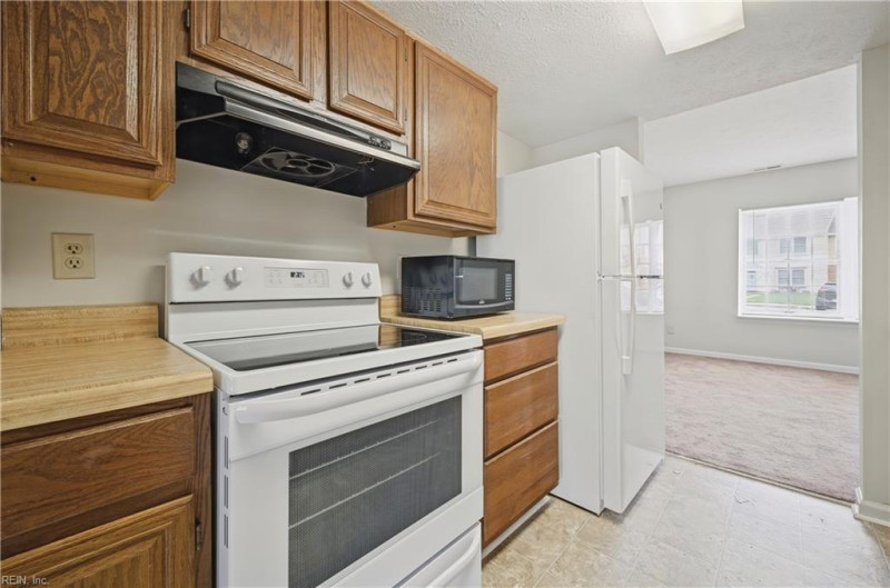 Photo 9 of 28 residential for sale in Newport News virginia