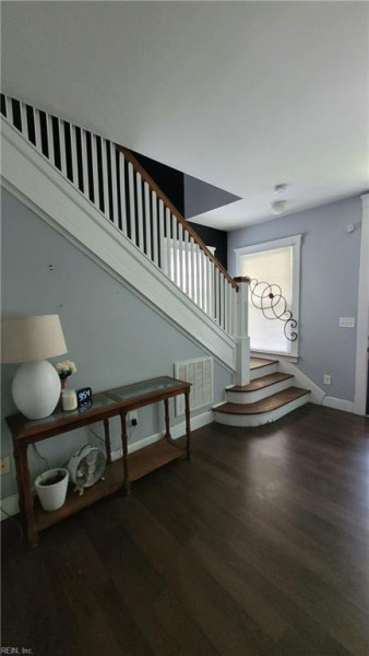 Photo 5 of 32 residential for sale in Portsmouth virginia