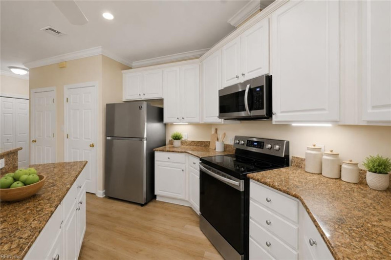Photo 10 of 38 residential for sale in Virginia Beach virginia