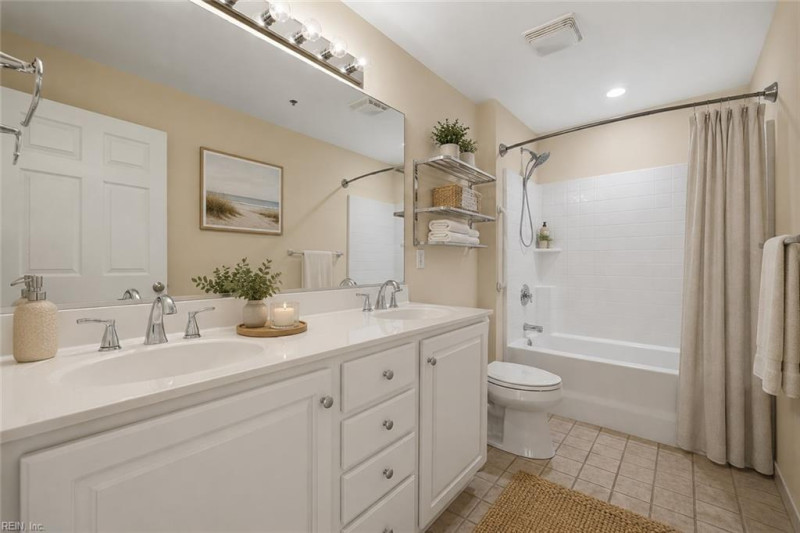 Photo 13 of 38 residential for sale in Virginia Beach virginia