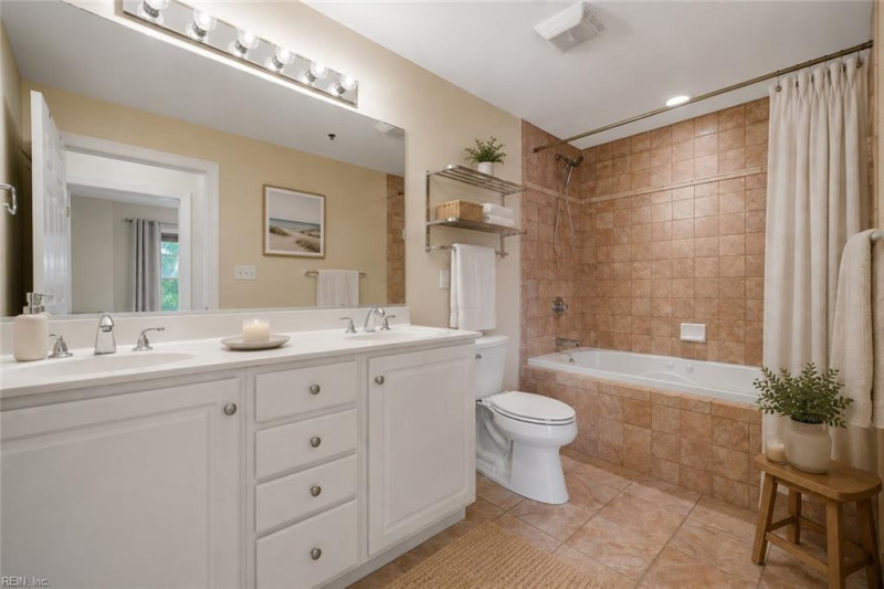 Photo 17 of 38 residential for sale in Virginia Beach virginia