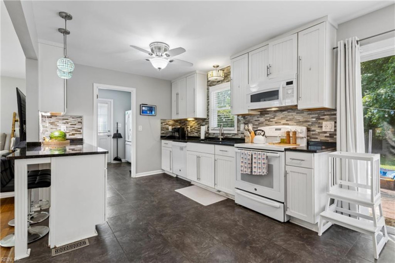 Photo 4 of 22 residential for sale in Hampton virginia