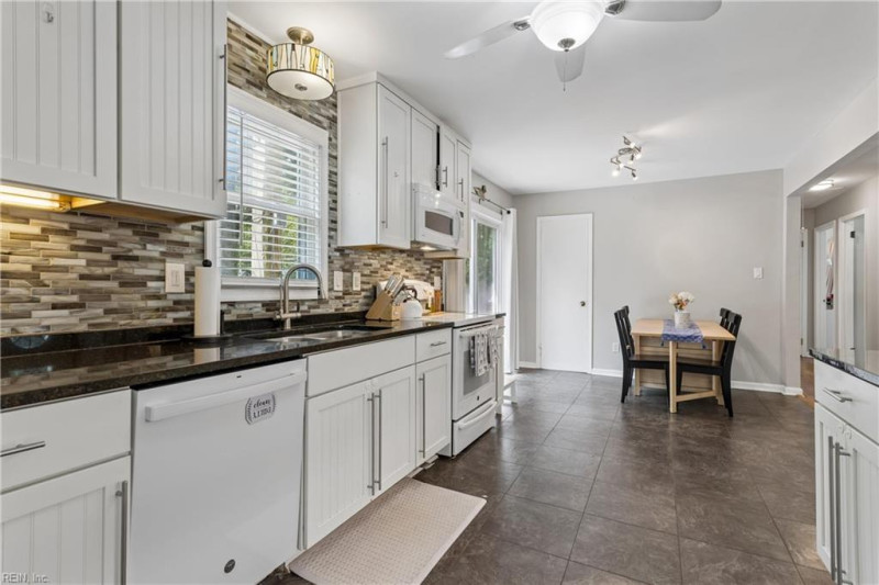 Photo 7 of 22 residential for sale in Hampton virginia