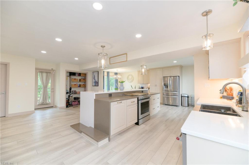 Photo 10 of 29 residential for sale in Newport News virginia