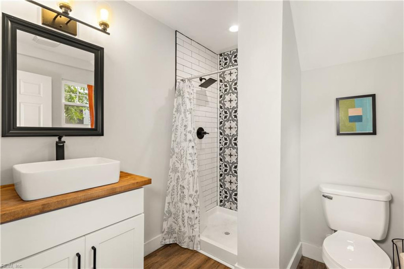 Photo 11 of 38 residential for sale in Norfolk virginia