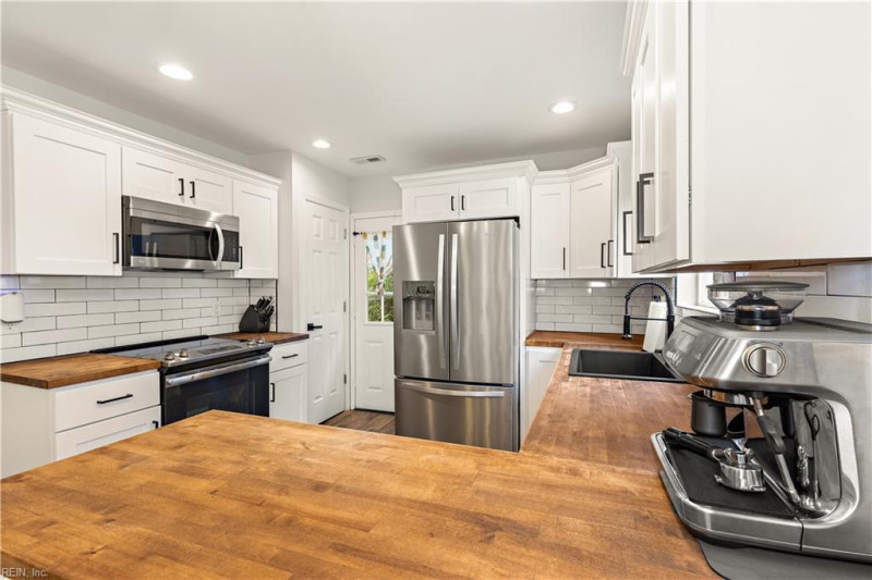 Photo 3 of 38 residential for sale in Norfolk virginia