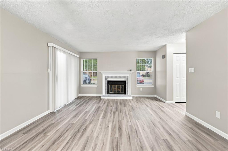 Photo 4 of 26 residential for sale in Virginia Beach virginia