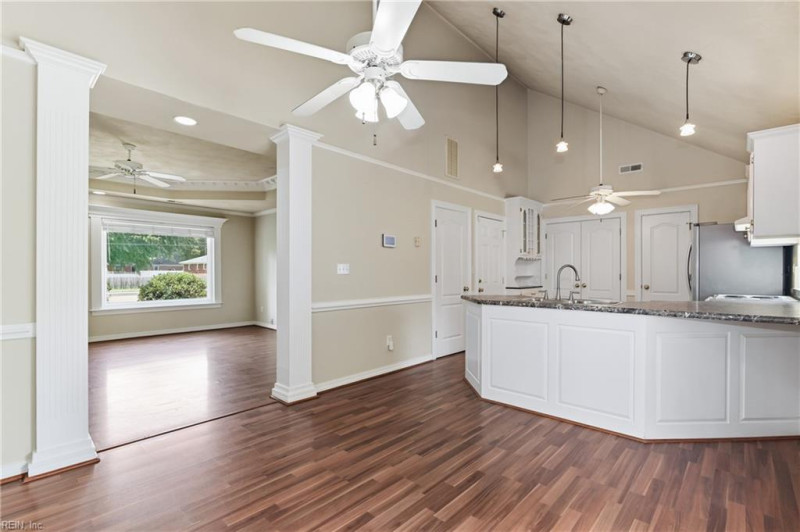 Photo 10 of 46 residential for sale in Chesapeake virginia