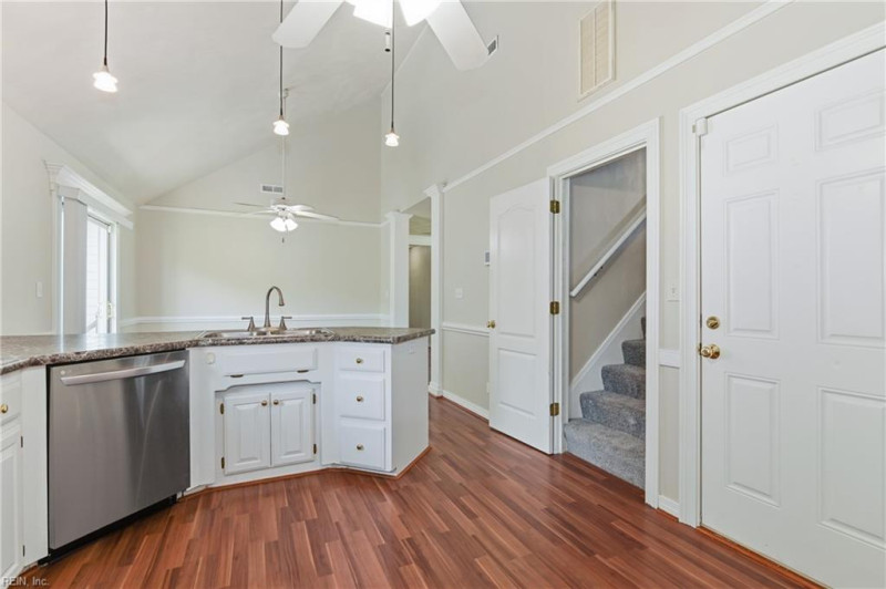 Photo 14 of 46 residential for sale in Chesapeake virginia