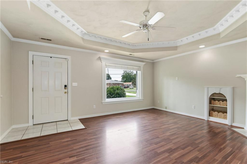 Photo 5 of 46 residential for sale in Chesapeake virginia