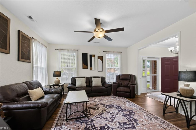Photo 4 of 29 residential for sale in Chesapeake virginia