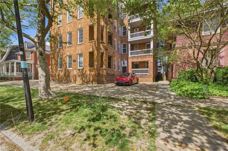 Photo 8 of 42 residential for sale in Norfolk virginia