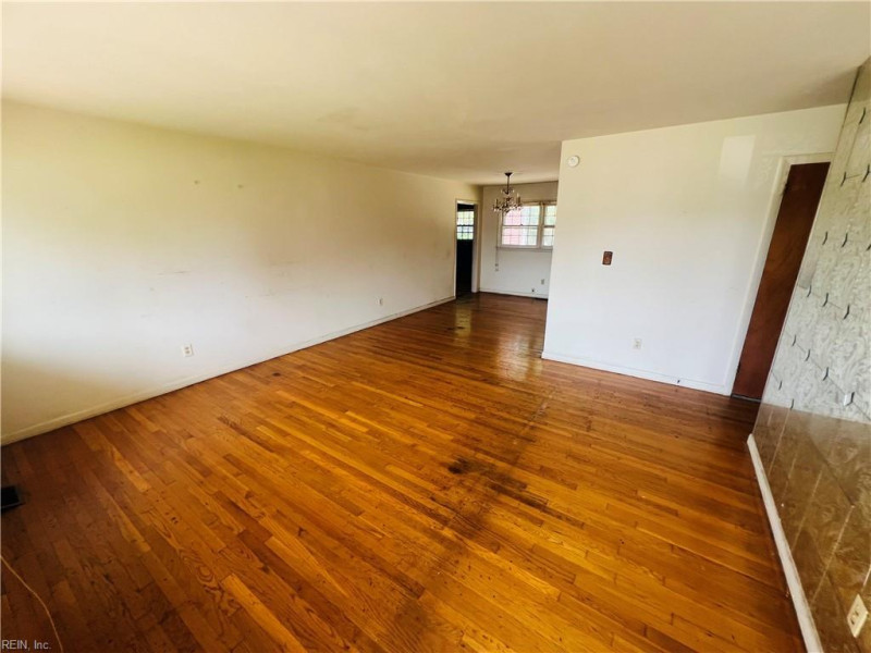 Photo 4 of 14 residential for sale in Hampton virginia