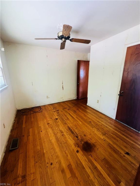 Photo 7 of 14 residential for sale in Hampton virginia