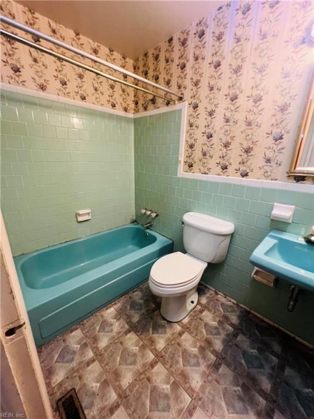 Photo 8 of 14 residential for sale in Hampton virginia