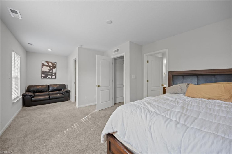 Photo 14 of 27 residential for sale in Hampton virginia