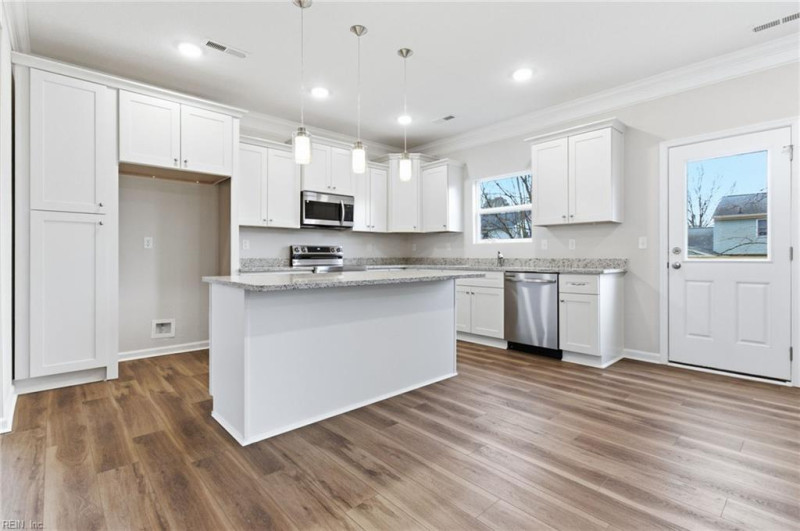 Photo 8 of 31 residential for sale in Hampton virginia