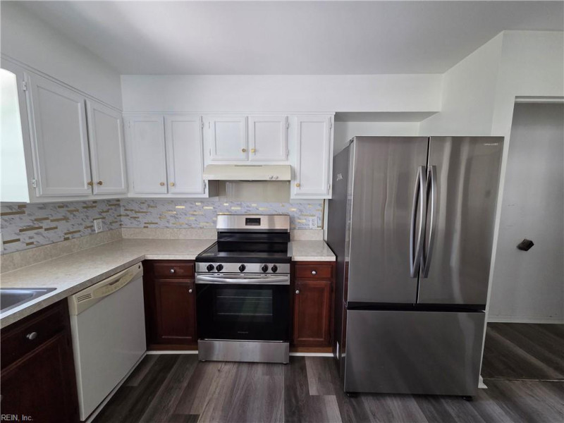 Photo 13 of 42 residential for sale in Hampton virginia