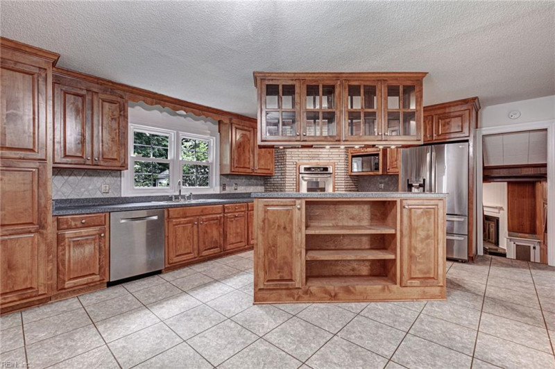 Photo 12 of 46 residential for sale in Newport News virginia