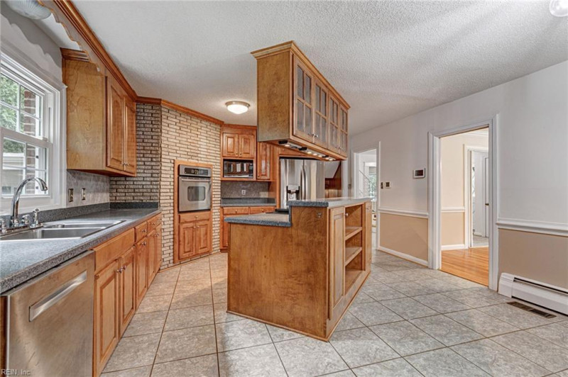 Photo 13 of 46 residential for sale in Newport News virginia