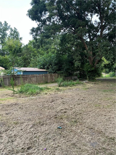 Photo 3 of 6 residential for sale in Chesapeake virginia