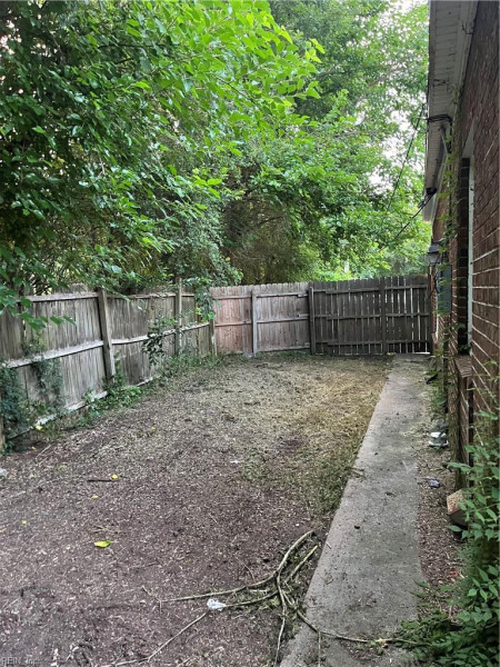 Photo 5 of 6 residential for sale in Chesapeake virginia