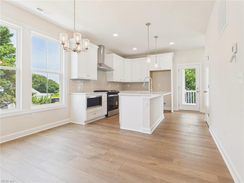 Photo 5 of 34 residential for sale in Virginia Beach virginia