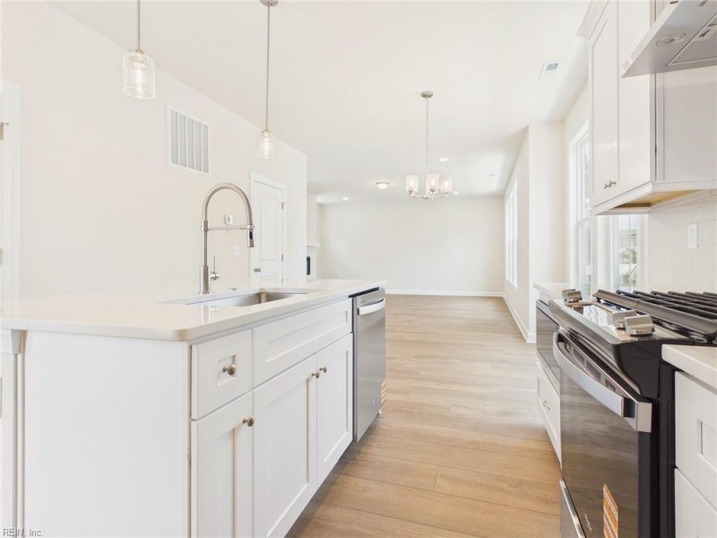 Photo 7 of 34 residential for sale in Virginia Beach virginia