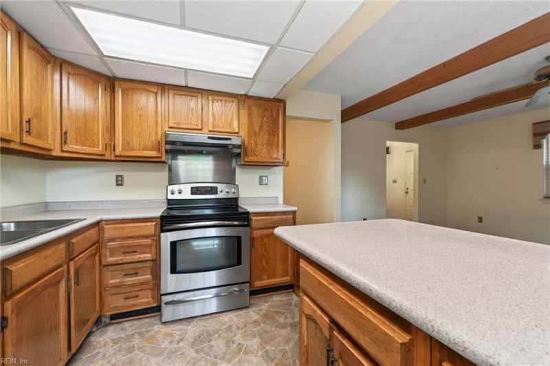 Photo 11 of 33 residential for sale in Virginia Beach virginia