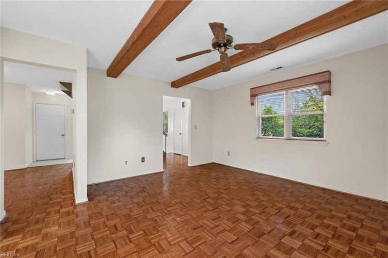 Photo 12 of 33 residential for sale in Virginia Beach virginia