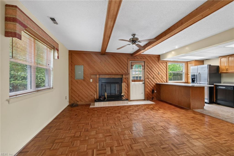 Photo 13 of 33 residential for sale in Virginia Beach virginia