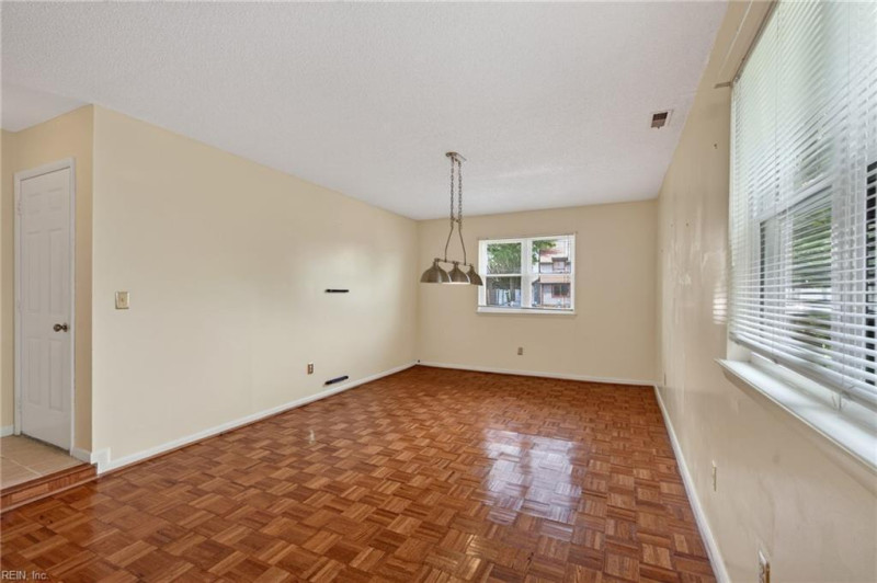 Photo 4 of 33 residential for sale in Virginia Beach virginia