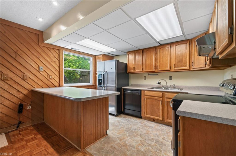 Photo 9 of 33 residential for sale in Virginia Beach virginia