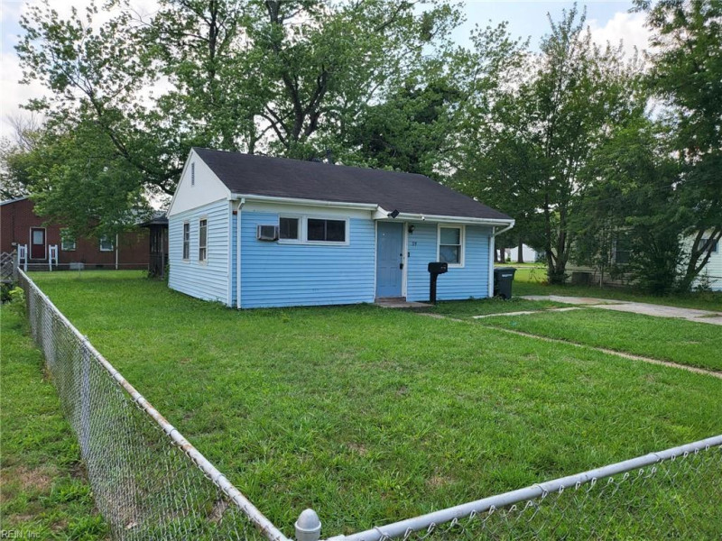 Photo 4 of 23 residential for sale in Hampton virginia