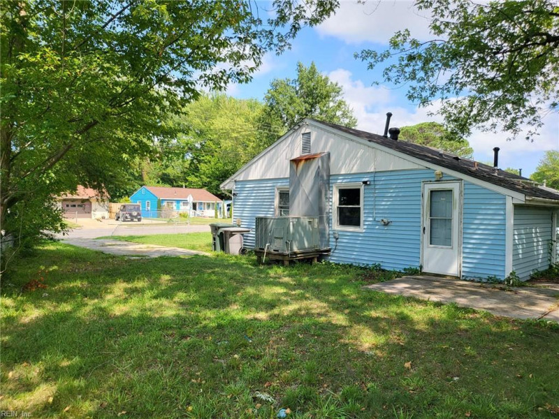 Photo 5 of 23 residential for sale in Hampton virginia